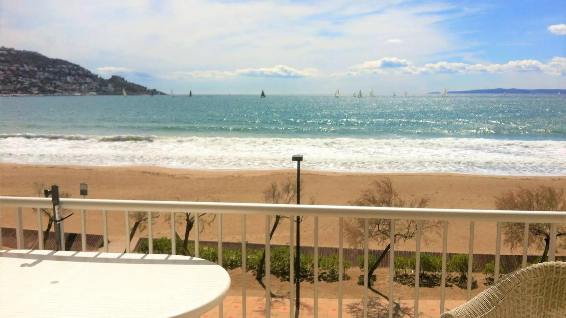 Apartamento En Primera Linea De Mar, Roses Av-06